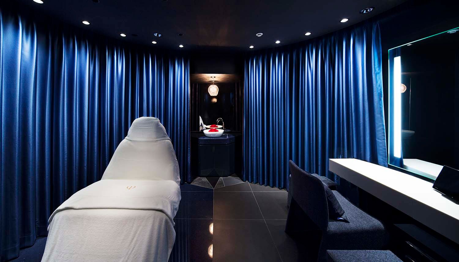 Cle de Peau Beaute