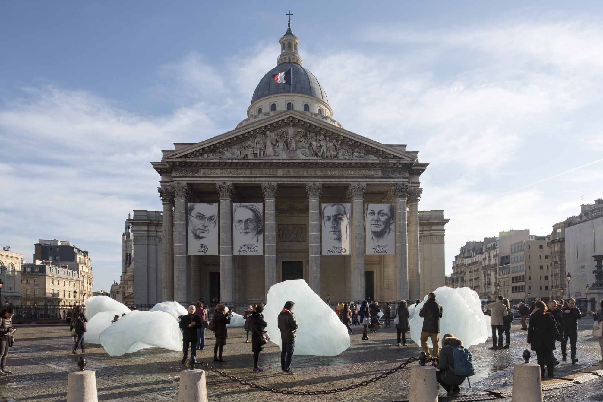 Ice Watch by Olafur Eliasson and Minik Rosing, Place du Panthéo