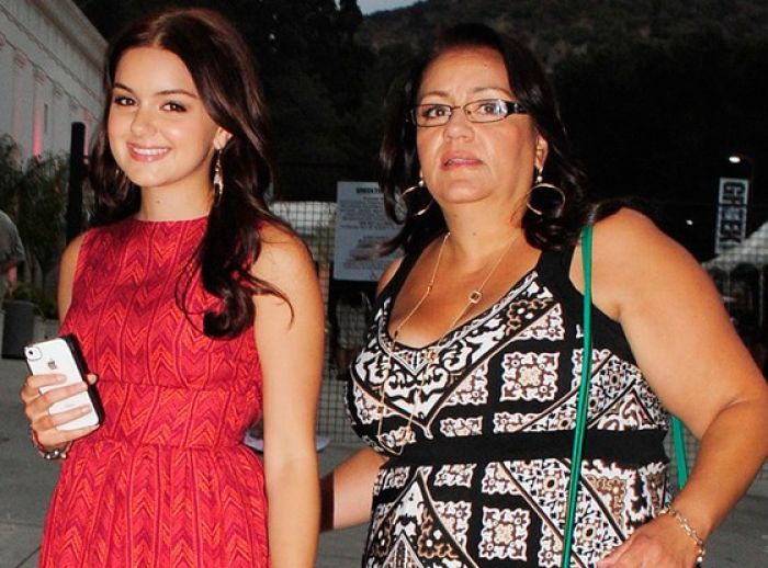 Ariel Winter with mother