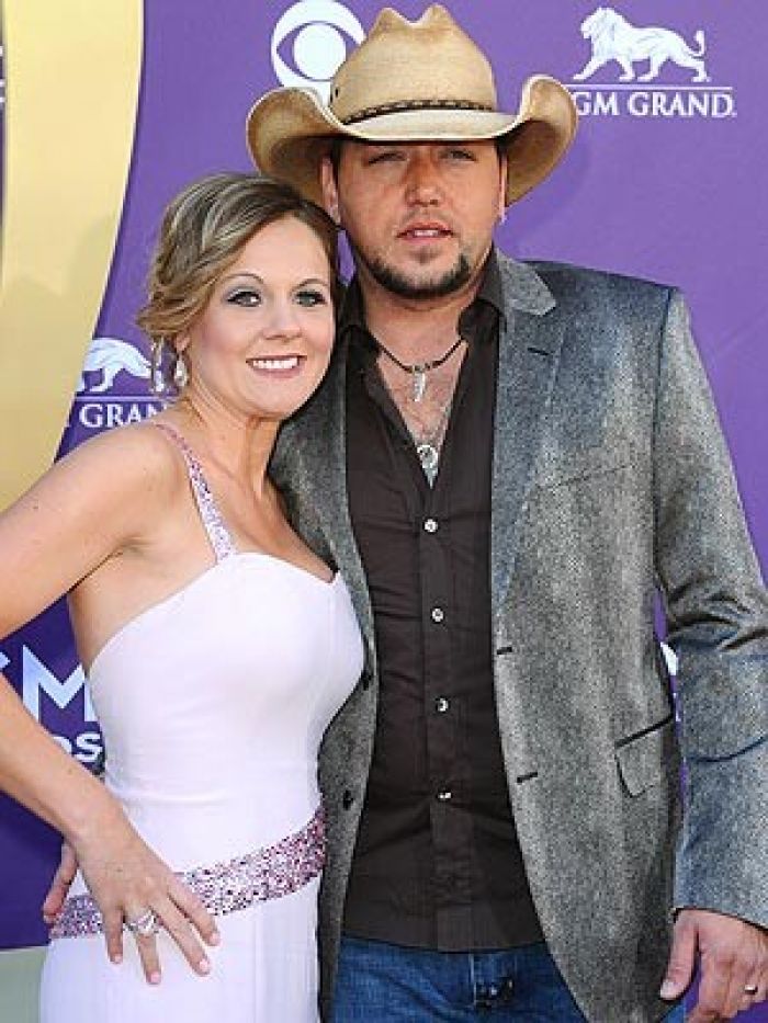 Aldean and wife