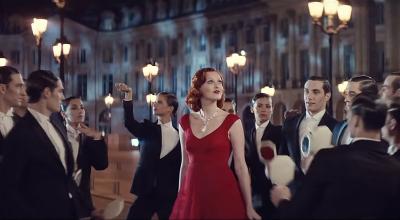 Cartier Holiday Campaign Star Karen Elson Proves Diamonds Are a Girl’s Best Friend