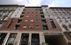 Queen's Court Hotel and Residence