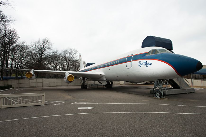 1957977elvis_jet_juliens_auctions