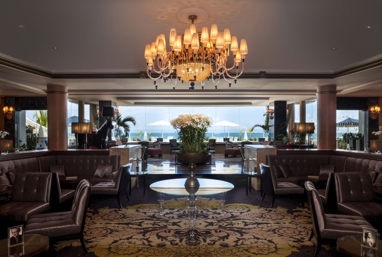 1966111-lobby
