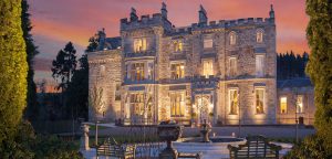 cross-basket-castle1966318