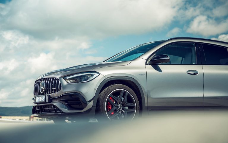 mercedes-amg-gla45-s-15_lead