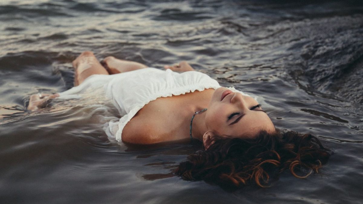 womnswimming_postbyhotel
