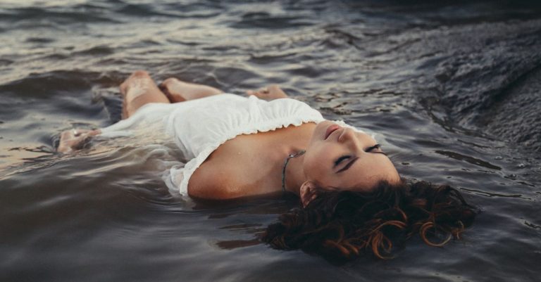 womnswimming_postbyhotel