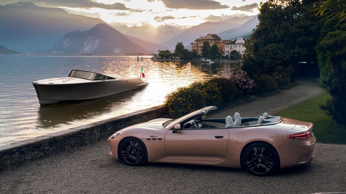 MaseratiGranCabrioFolgoreandTRIDENTEluxuryall-electricpowerboatonLakeMaggiore_2