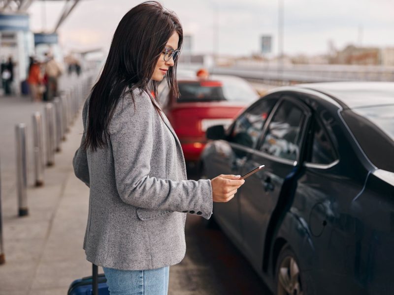 airorttransfer_shutterstock_2341335591