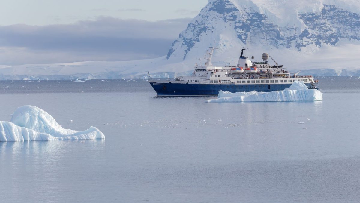 antartica_shutterstock_1834798144-1