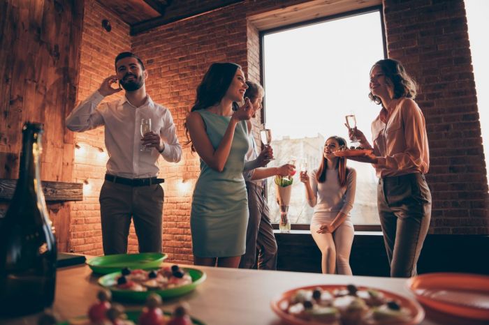 dinner_group_ie7738837-1