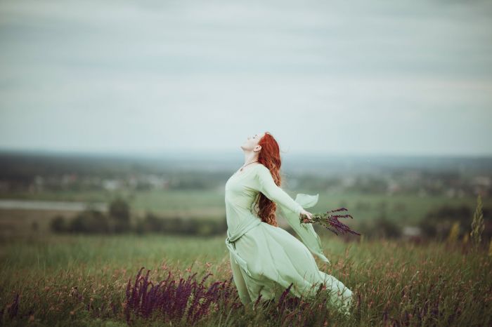 sage_green_dress_erstock_438462418-1