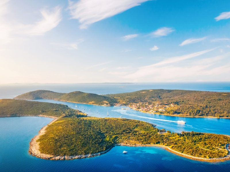 croatian-island-guide-c-shutterstock-1920x1080-c-default