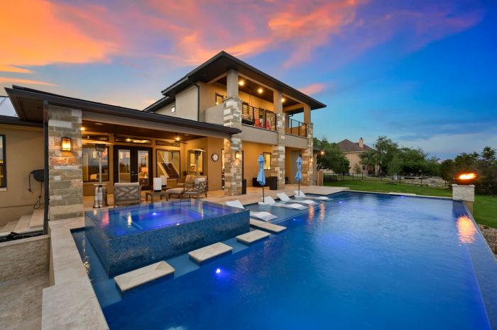 luxury_pools_shutterstock_2322035441-1