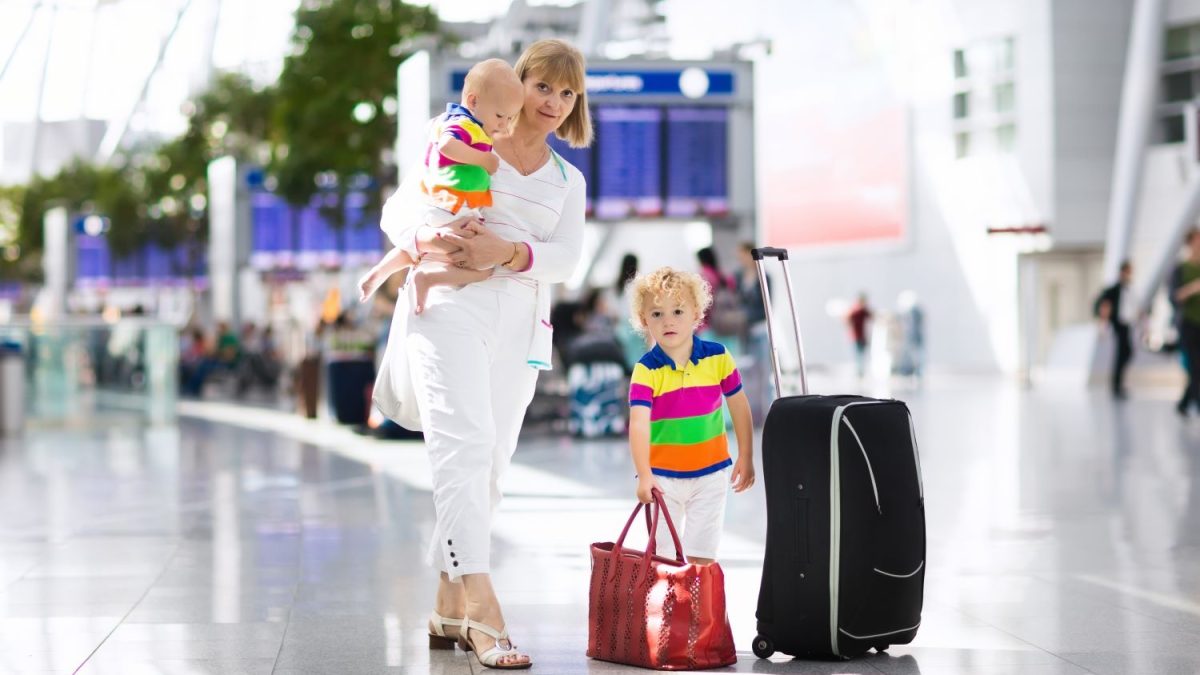 baby_flying_shutterstock_628887761-1