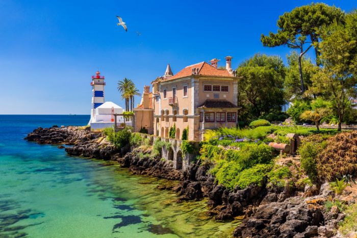 port_shutterstock_1810985224