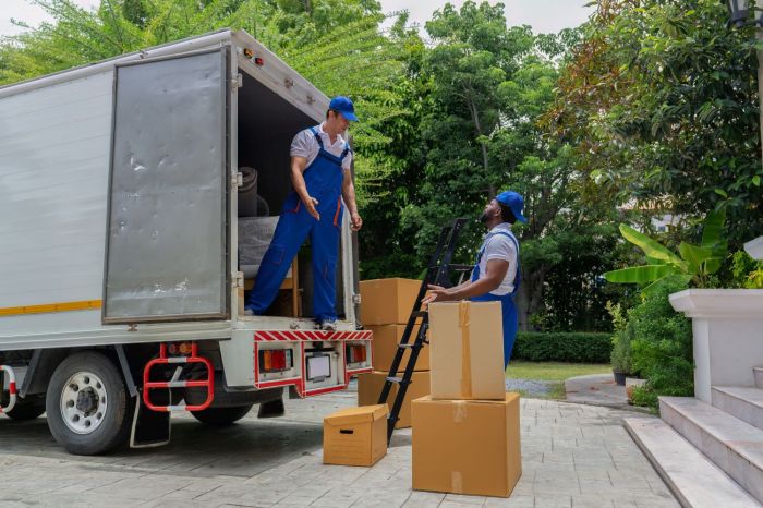 moving_shutterstock_2196909727-1