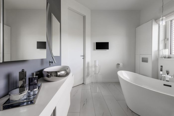 bath_shutterstock_1837412263-1
