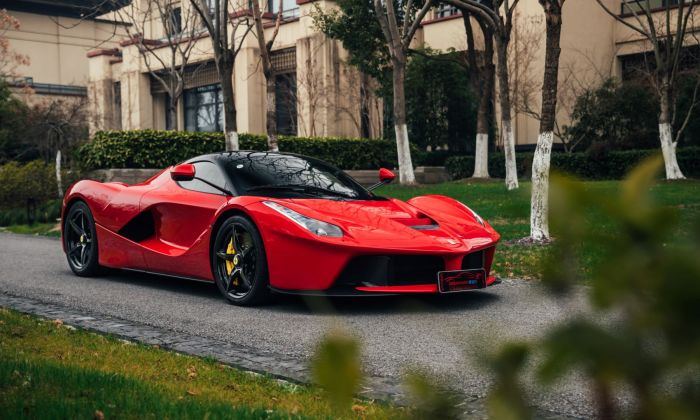 red_ferrari_image1343432