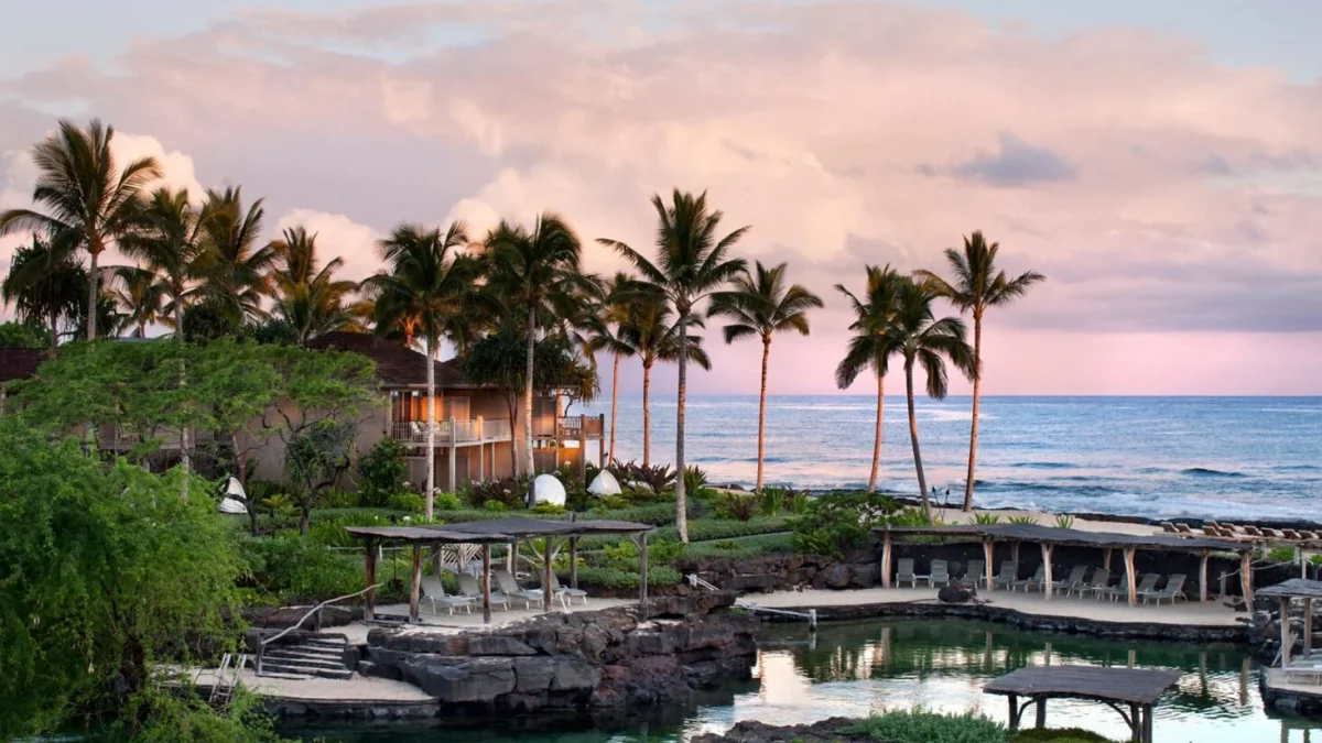 four-seasons-resorts-hawaii-maui-1465x1099-c-center