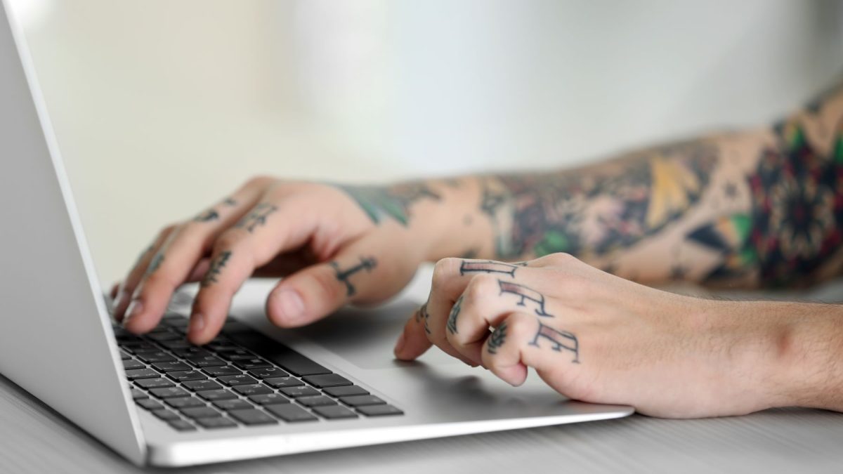 hand_shutterstock_407810437-1
