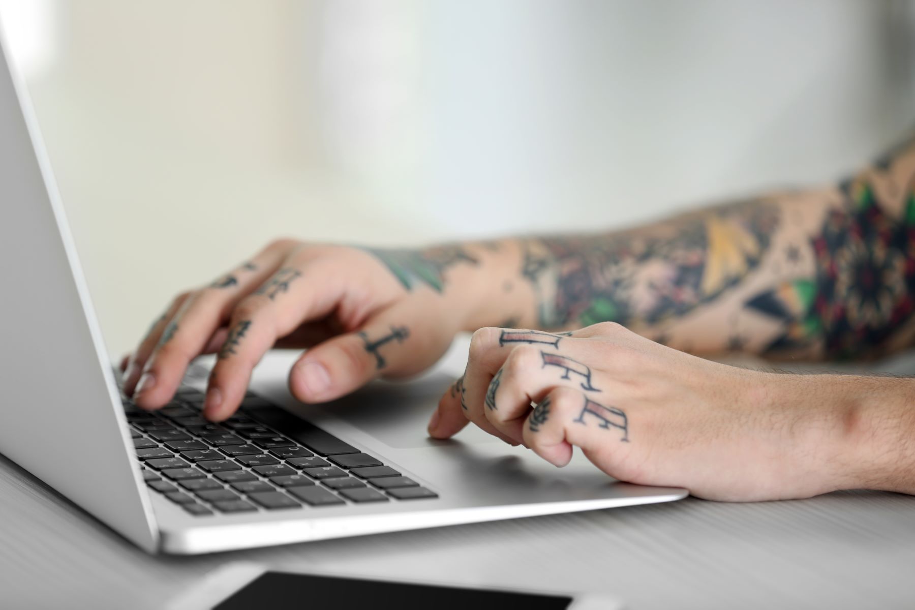 hand_shutterstock_407810437-1