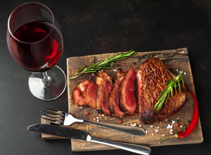 steak_wine_pairing_shutterstock_1342307228-1
