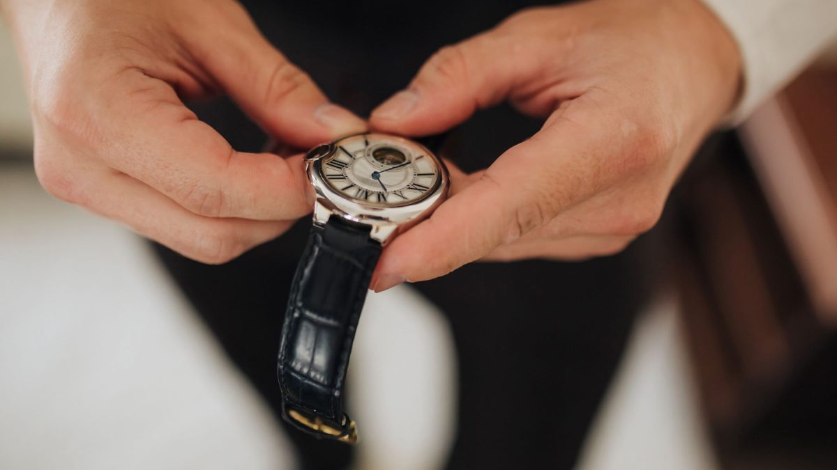 vintage_watch_shutterstock_1724737420