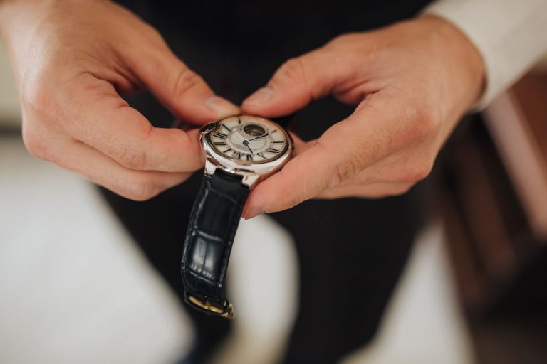 vintage_watch_shutterstock_1724737420