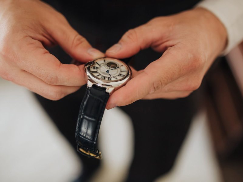 vintage_watch_shutterstock_1724737420
