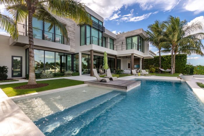 The Dazzling Swimming Pool Trends Sweeping The Luxury Home Market
