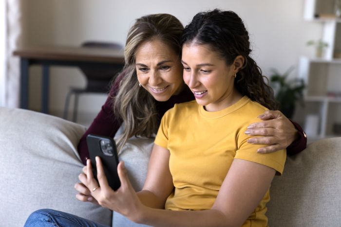 How to Choose Affordable Phone Plans for Migrants That Offer More Than Just Low Prices