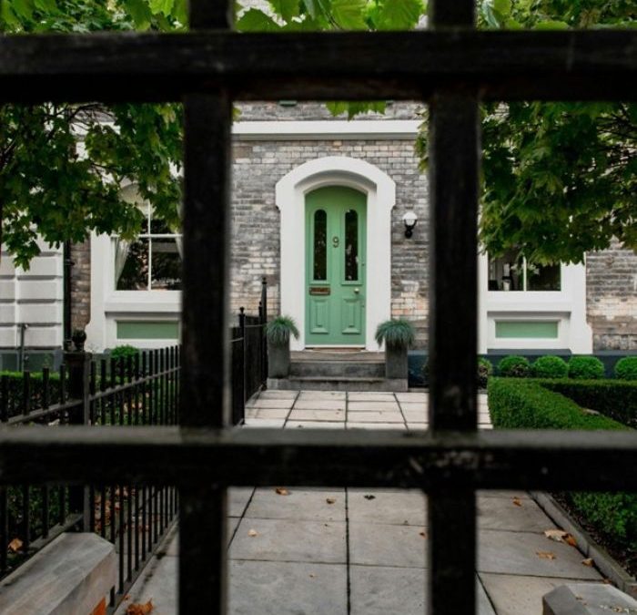 Exterior Window Trim in 2025: Design Details That Tie Together Your Façade and Outdoor Privacy