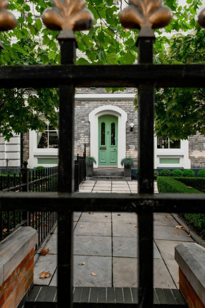 Exterior Window Trim in 2025: Design Details That Tie Together Your Façade and Outdoor Privacy