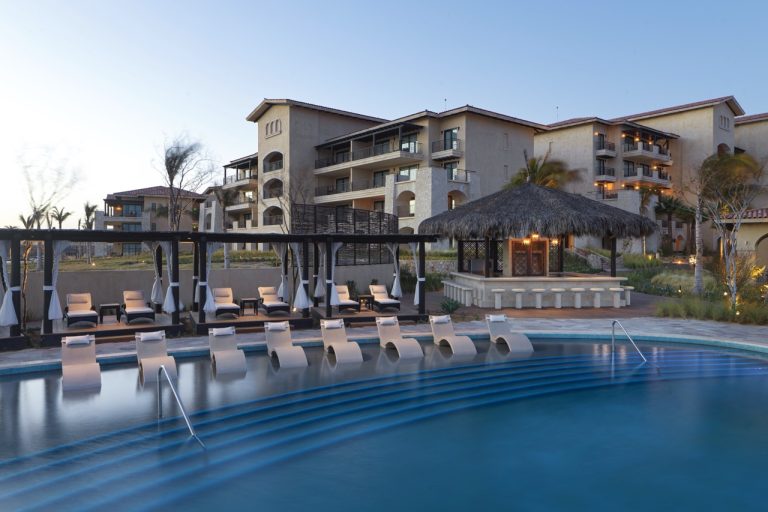 Experience the Culinary Excellence and Scenic Dining at Solmar Hotels & Resorts in Los Cabos