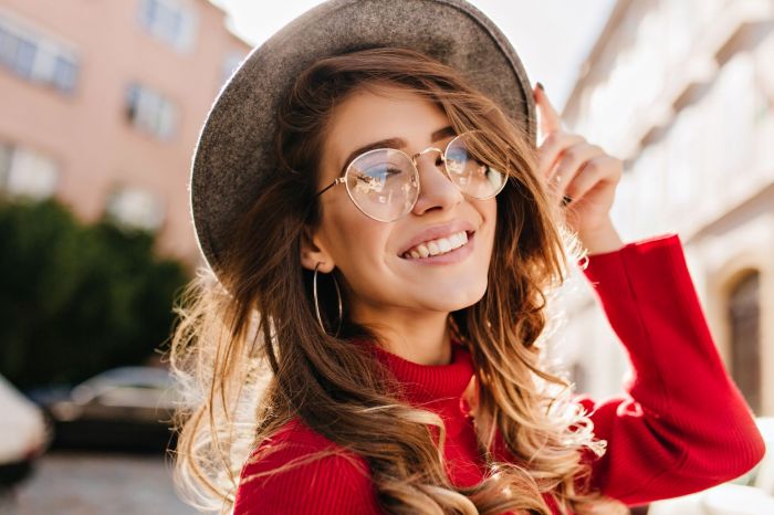 How Do I Balance Minimalism and Luxury When Picking Eyeglasses?