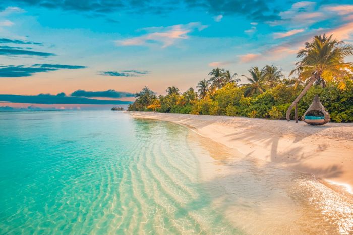 How to Pack for Paradise: The Luxurious Essentials You Must Have