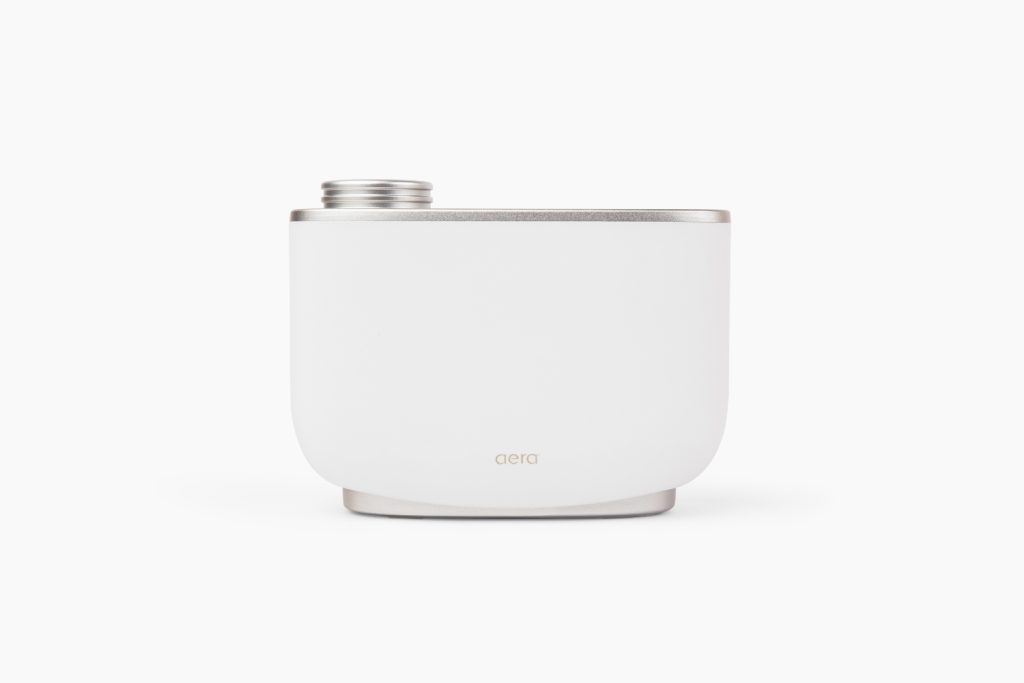 Aera diffuser in white with a sleek design, perfect for creating a romantic atmosphere for Valentine's Day.