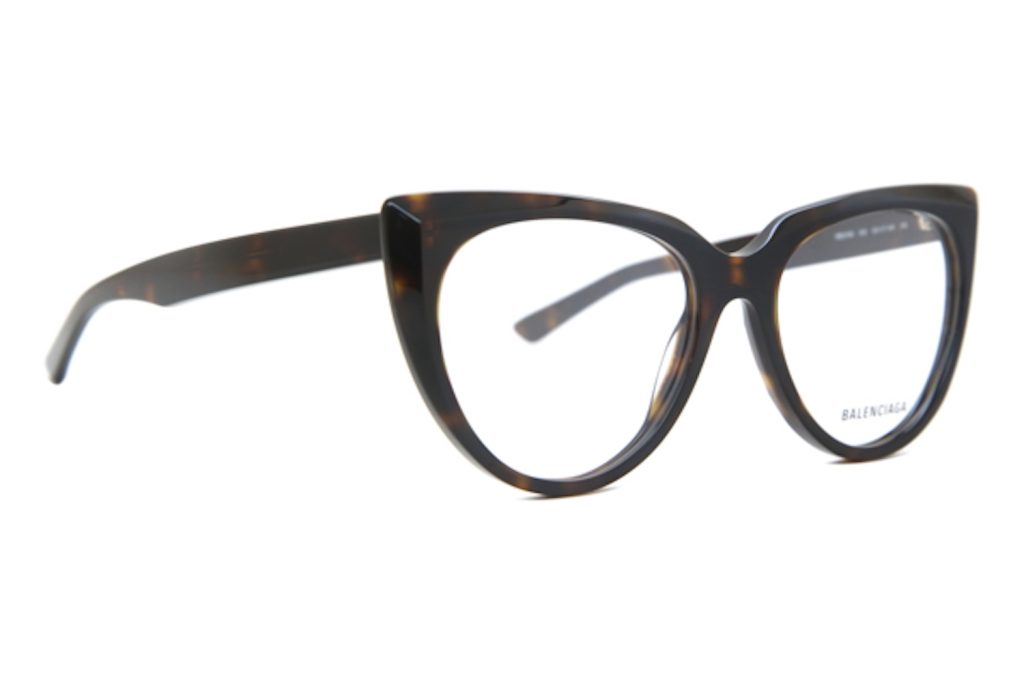 Stylish cat-eye glasses in dark tortoiseshell design, perfect for a fashionable Valentine's Day gift.