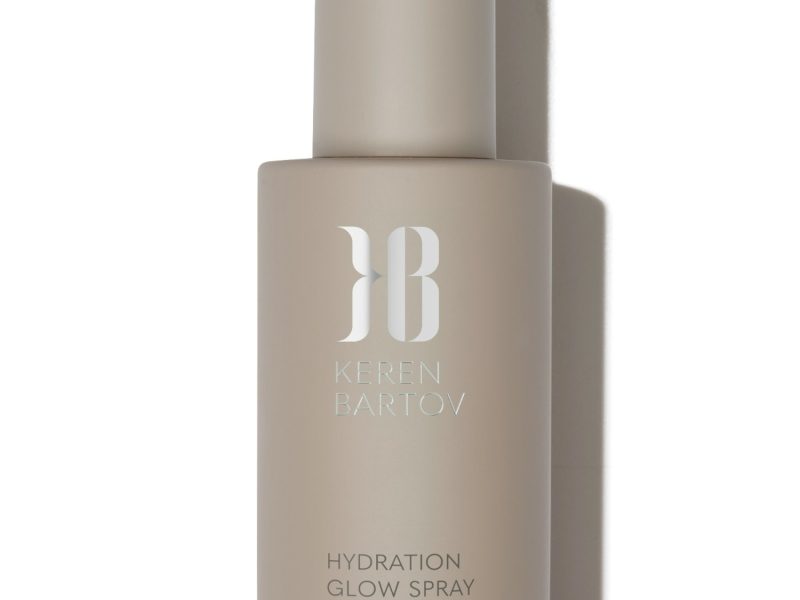 Hydration glow spray by Keren Bartov in a sleek bottle, designed to elevate your summer beauty routine.