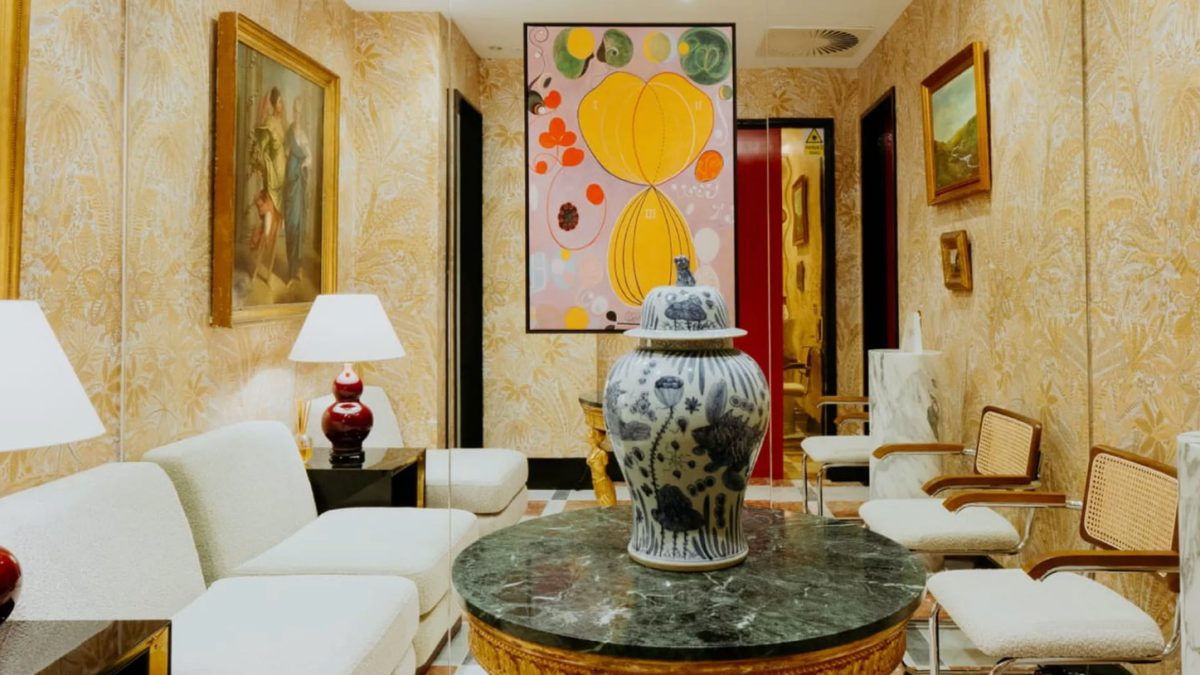 Elegant waiting area at Dr. David Jack, featuring artwork, a decorative vase, and stylish seating for clients.