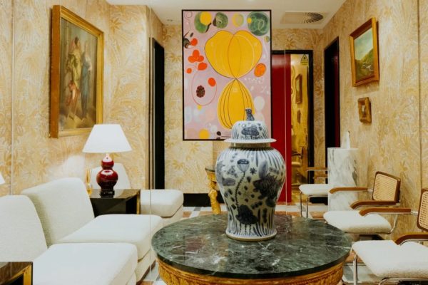Elegant waiting area at Dr. David Jack, featuring artwork, a decorative vase, and stylish seating for clients.