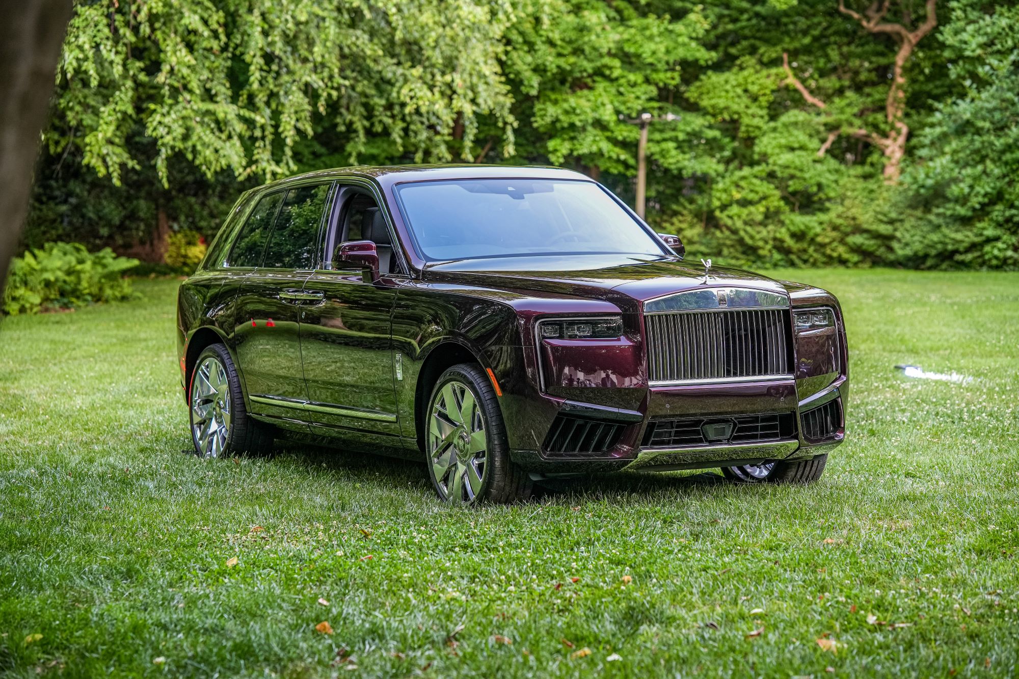 Rolls-Royce SUV parked on lush green grass, celebrating America's 250th anniversary with a bespoke design.