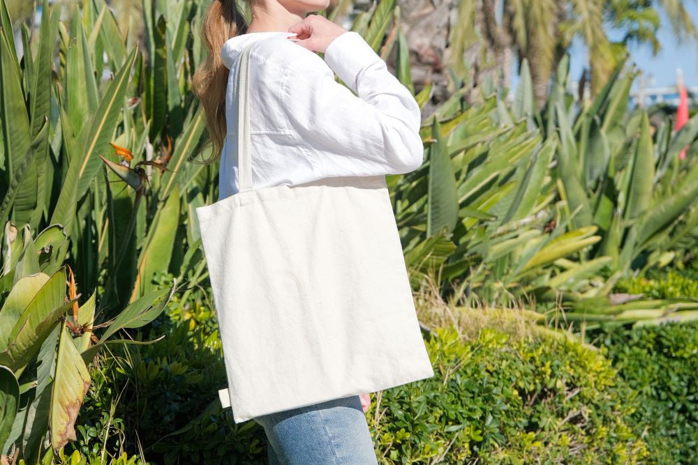 Canvas vs Leather Bags: Which Fits Your Lifestyle?