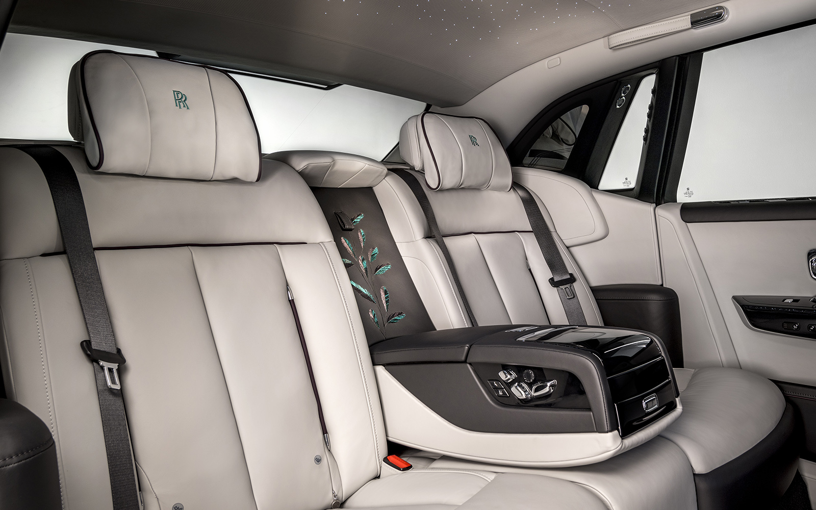 The Rolls-Royce Phantom Personalizes Opulence