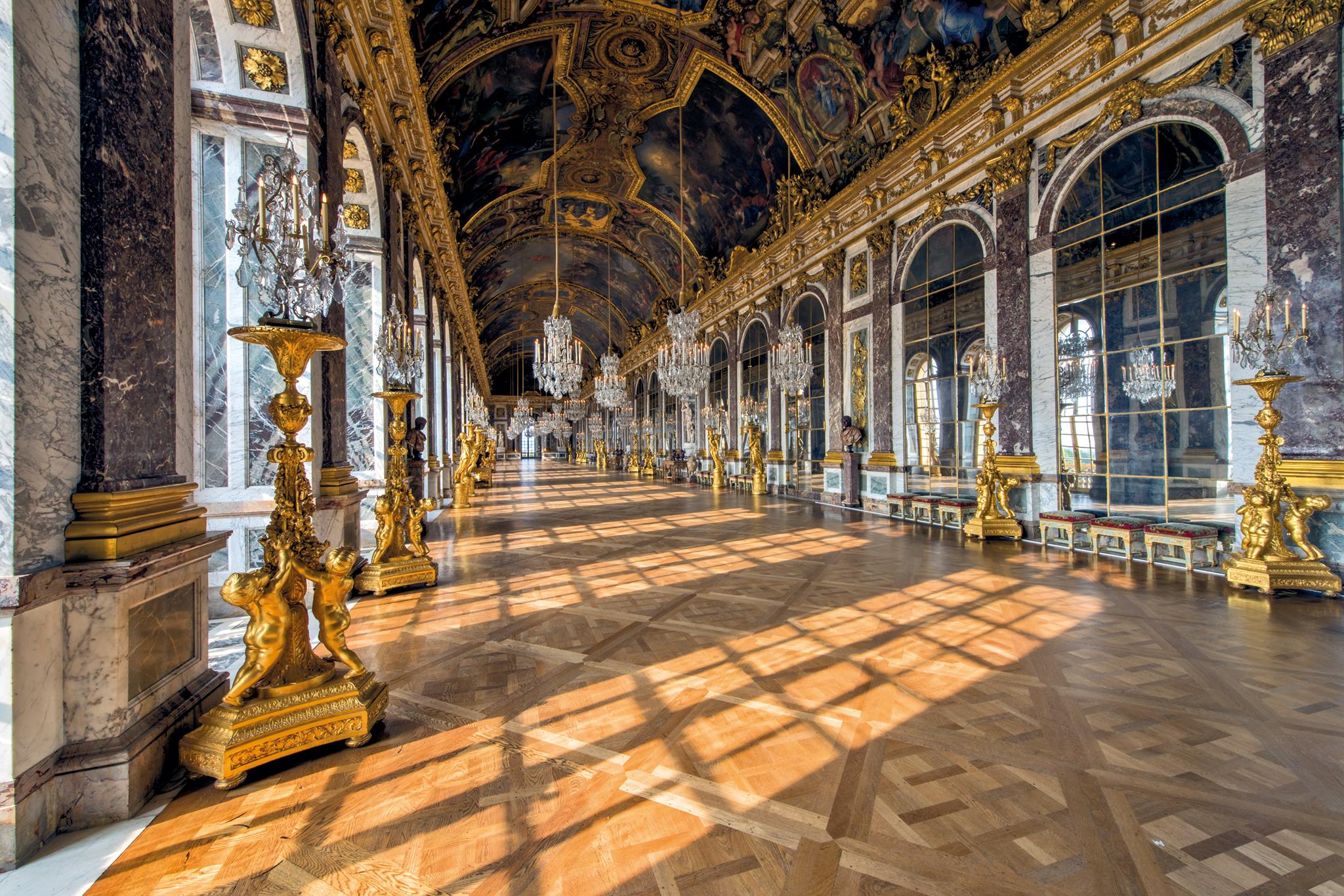 Замок версаль. Версальский дворец, Версаль дворец Версаля. Зеркальный зал Версальского дворца. Дворец Версаль зеркальная галерея. Версаль Франция зеркальная галерея.