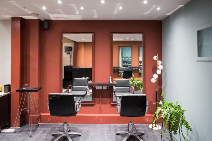 लंदन के सबसे प्रतिष्ठित पड़ोस में से एक में एक सनसनीखेज, स्थायी सैलून