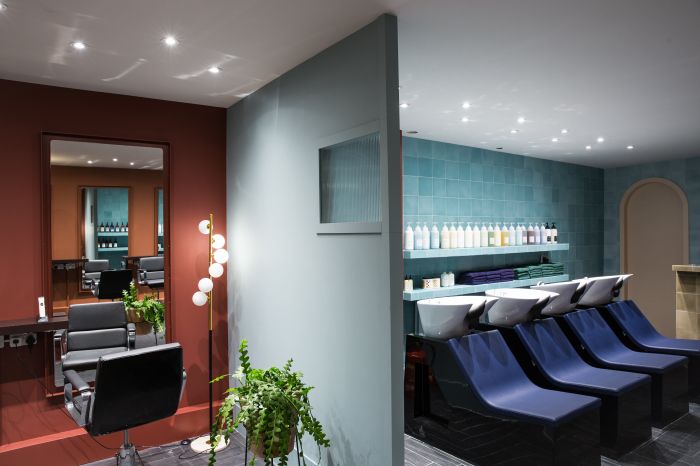 लंदन के सबसे प्रतिष्ठित पड़ोस में से एक में एक सनसनीखेज, स्थायी सैलून