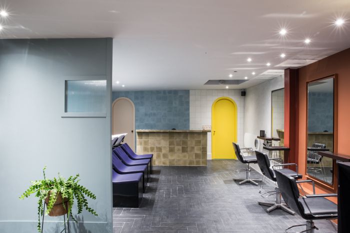 लंदन के सबसे प्रतिष्ठित पड़ोस में से एक में एक सनसनीखेज, स्थायी सैलून